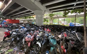 Penampakan Kuburan Kendaraan di Kolong Flyover, Motor Ringsek hingga Bus Hancur News 4 Juni 2026