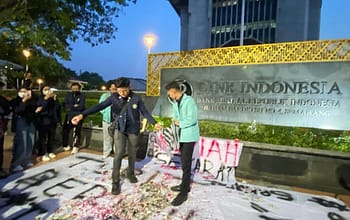 Satu Dollar Tembus Rp 18.000, Mahasiswa Solo-Semarang Demo Bakar Uang Mainan di BI Jateng Regional 5 Juni 2026